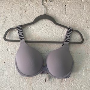 Victoria Secret Bra - 34DD / E75